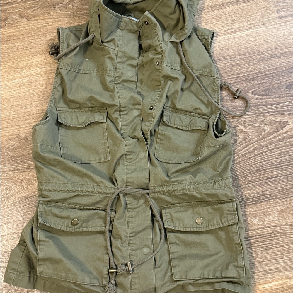 Women’s MOD military style sleeveless jacket